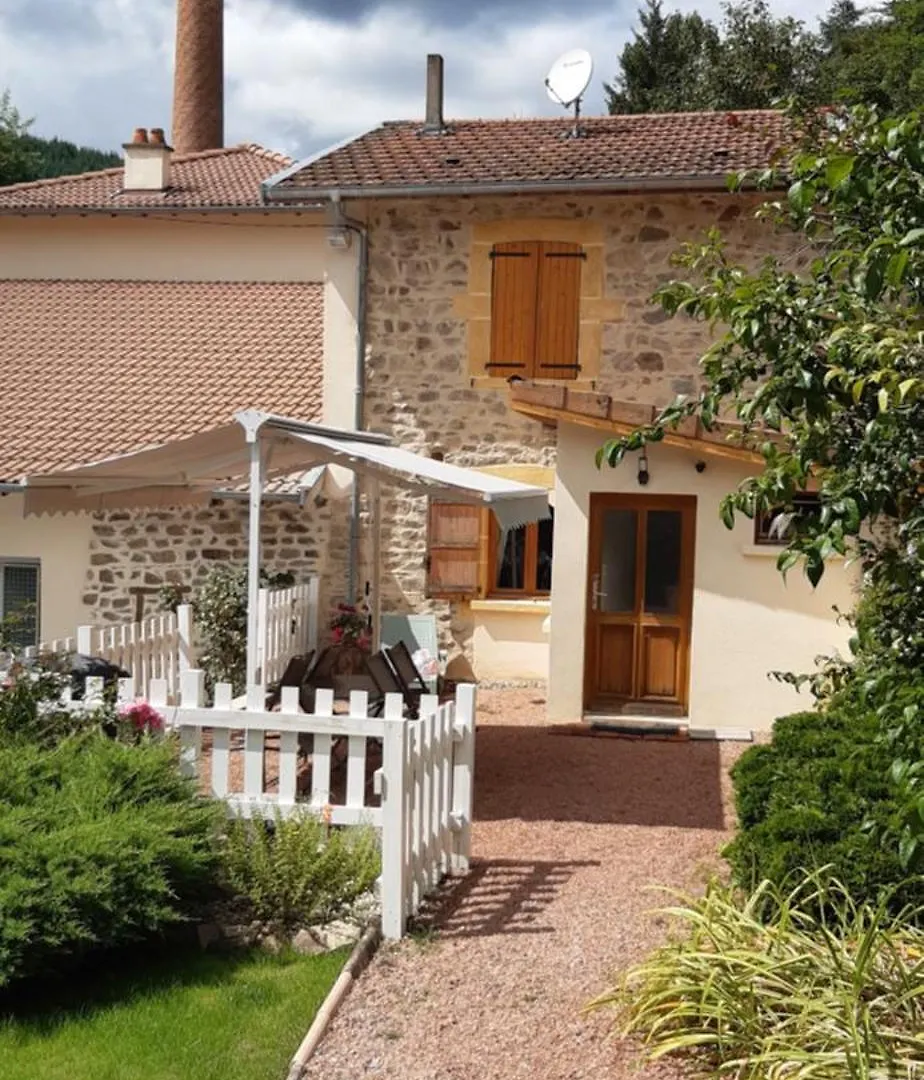 Joli Gite Rural Dans Un Havre De Paix Saint-Bonnet-le-Troncy 0*,  France